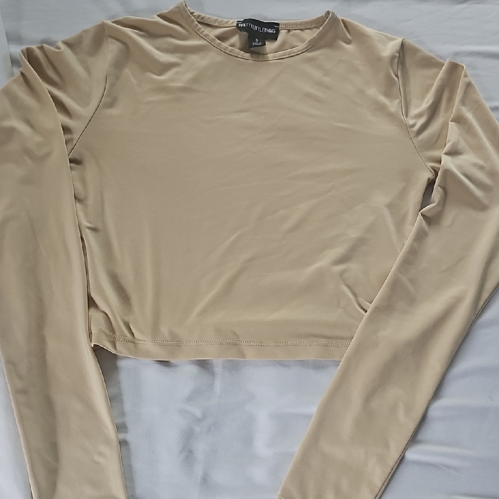 PrettyLittleThing Cream Crop Fitted Blouse